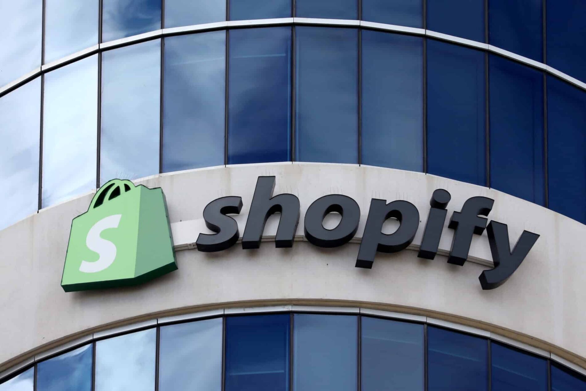 Early job layoffs at Shopify drive up profits and stock price